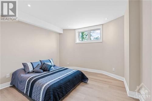 711 Ballycastle Crescent, Ottawa, ON - Indoor Photo Showing Bedroom