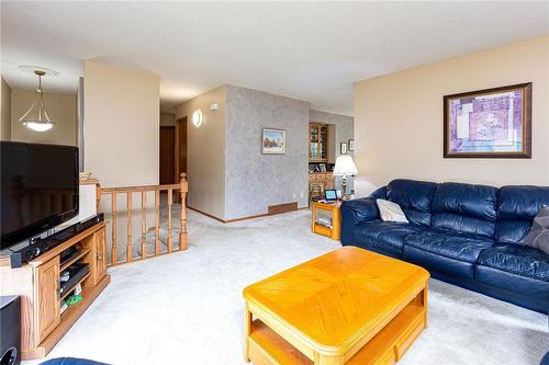 238 Birch Street, Oak Lake, MB - Indoor Photo Showing Living Room