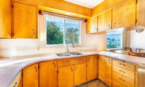 1906 Ash Street, Creston, BC - Indoor Photo Showing Kitchen With Double Sink