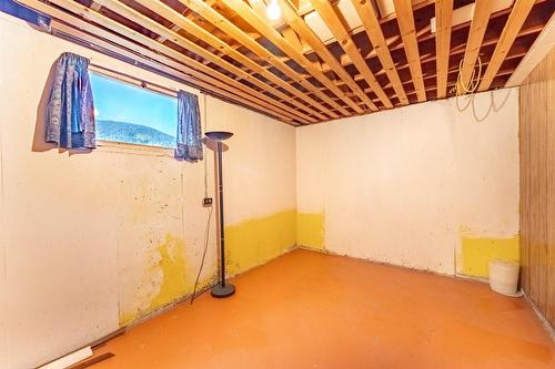1906 Ash Street, Creston, BC - Indoor Photo Showing Other Room