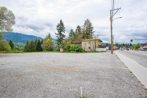 1445 Columbia Avenue, North Castlegar, BC 