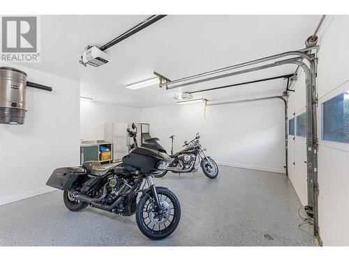 5958/5960 Old Kamloops Road, Vernon, BC - Indoor Photo Showing Garage