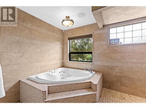 5958/5960 Old Kamloops Road, Vernon, BC - Indoor Photo Showing Bathroom