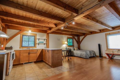 3179 Heddle Road, Nelson, BC - Indoor