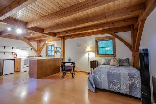 3179 Heddle Road, Nelson, BC - Indoor Photo Showing Bedroom
