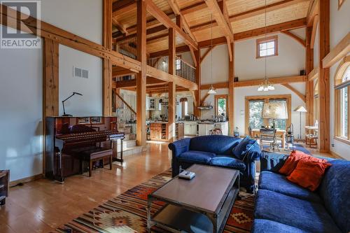 3179 Heddle  Road, Nelson, BC - Indoor Photo Showing Living Room