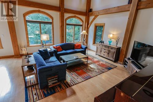 3179 Heddle  Road, Nelson, BC - Indoor Photo Showing Living Room