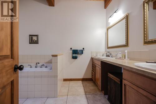 3179 Heddle  Road, Nelson, BC - Indoor Photo Showing Bathroom