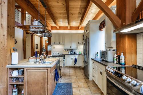 3179 Heddle Road, Nelson, BC - Indoor Photo Showing Kitchen