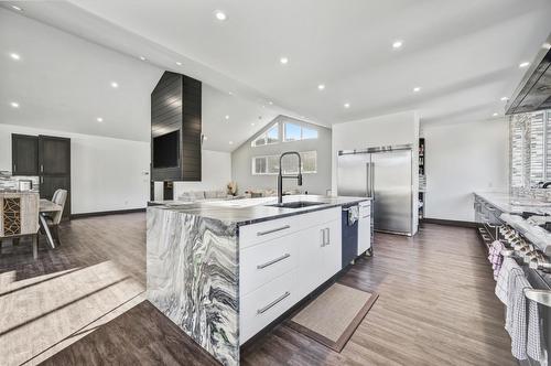 4258 Horsethief Creek Fs Road, Wilmer, BC - Indoor Photo Showing Kitchen With Upgraded Kitchen