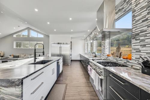 4258 Horsethief Creek Fs Road, Wilmer, BC - Indoor Photo Showing Kitchen With Upgraded Kitchen