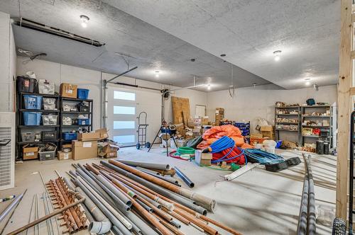 4258 Horsethief Creek Fs Road, Wilmer, BC - Indoor Photo Showing Garage
