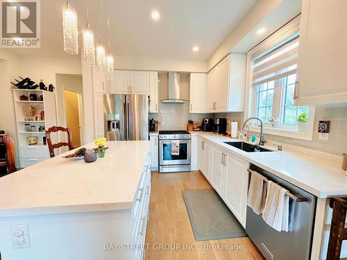 19 Kester Court, East Gwillimbury, ON - Indoor Photo Showing Kitchen