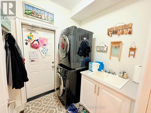 19 Kester Court, East Gwillimbury, ON - Indoor Photo Showing Laundry Room