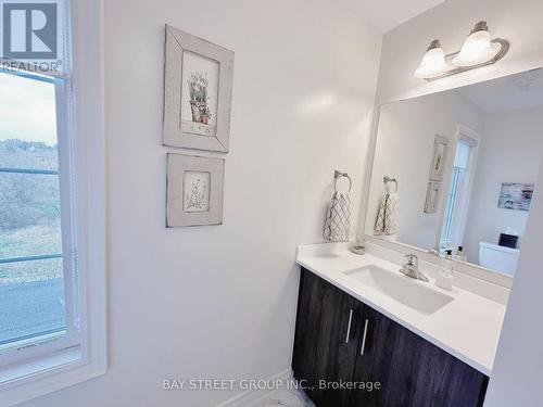 19 Kester Court, East Gwillimbury, ON - Indoor Photo Showing Bathroom