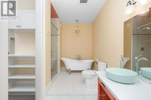505 Morrison Rd, Kitchener, ON - Indoor Photo Showing Bathroom