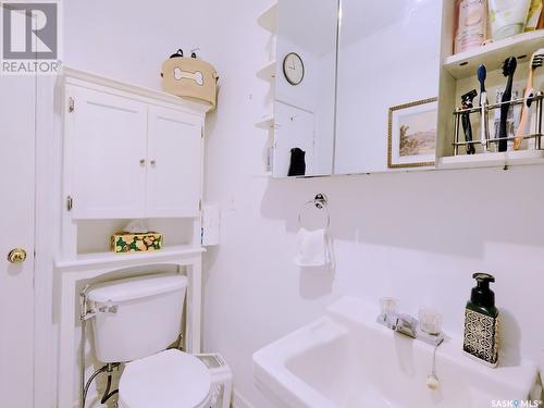 219 2Nd Avenue E, Rosetown, SK - Indoor Photo Showing Bathroom
