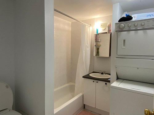 Bathroom - 6228  - 6236 Rue D'Aragon, Montréal (Le Sud-Ouest), QC - Indoor Photo Showing Laundry Room