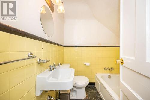 224 Esther Street, Pembroke, ON - Indoor Photo Showing Bathroom