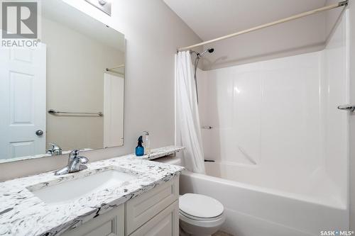 3704 Thames Road E, Regina, SK - Indoor Photo Showing Bathroom