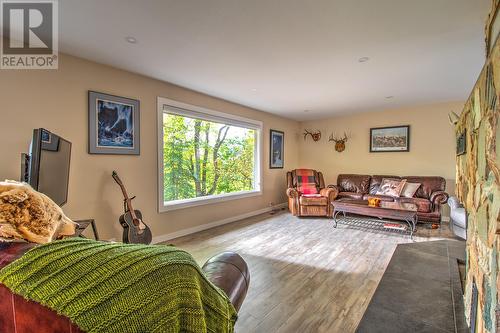 2611 Highway 6, Lumby, BC - Indoor Photo Showing Other Room