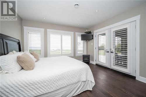 21550 Fernwood Drive, Bainsville, ON - Indoor Photo Showing Bedroom