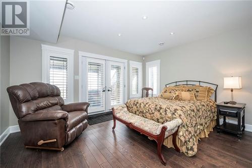 21550 Fernwood Drive, Bainsville, ON - Indoor Photo Showing Bedroom