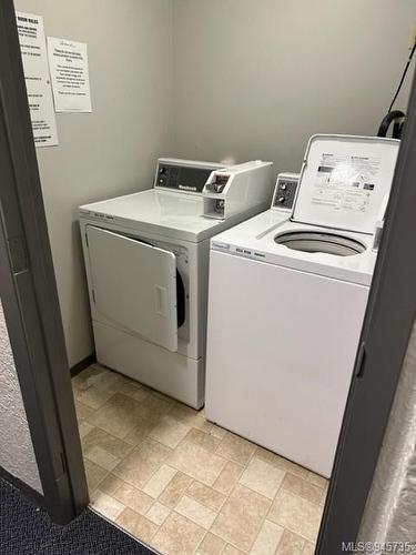 206-3040 Pine St, Chemainus, BC - Indoor Photo Showing Laundry Room