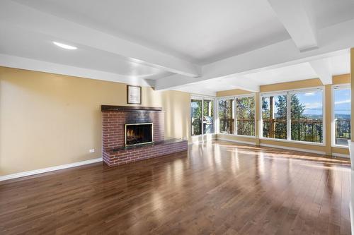 2424 Crawford Street, Creston, BC - Indoor Photo Showing Kitchen