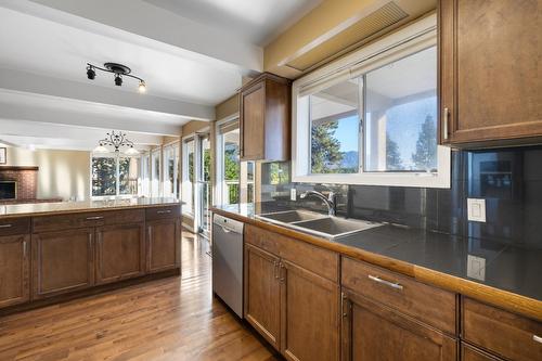 2424 Crawford Street, Creston, BC - Indoor Photo Showing Kitchen With Double Sink