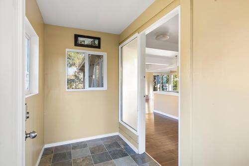 2424 Crawford Street, Creston, BC - Indoor Photo Showing Kitchen