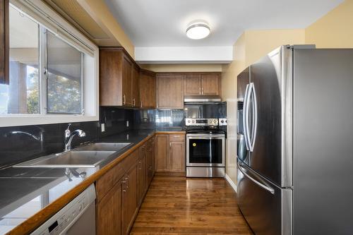 2424 Crawford Street, Creston, BC - Indoor Photo Showing Kitchen With Double Sink