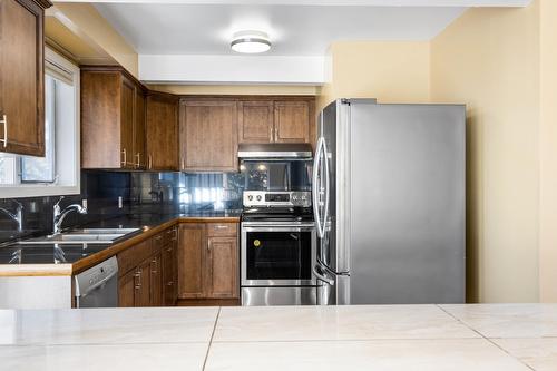 2424 Crawford Street, Creston, BC - Indoor Photo Showing Kitchen