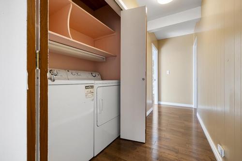 2424 Crawford Street, Creston, BC - Indoor Photo Showing Laundry Room