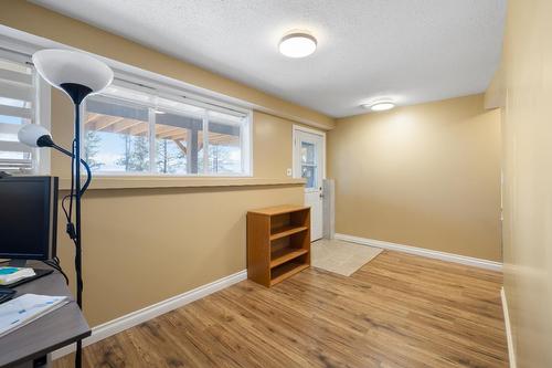 2424 Crawford Street, Creston, BC - Indoor Photo Showing Bedroom