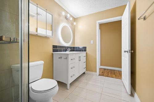 2424 Crawford Street, Creston, BC - Indoor Photo Showing Bathroom