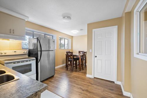 2424 Crawford Street, Creston, BC - Indoor Photo Showing Kitchen