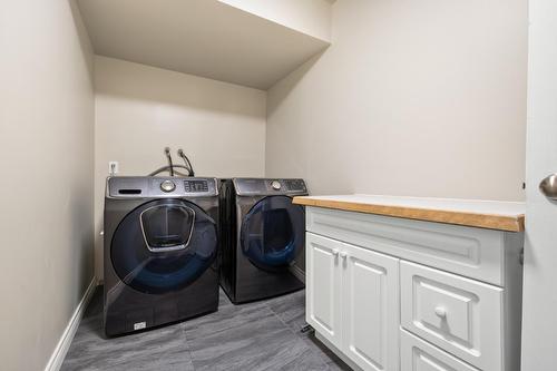 2424 Crawford Street, Creston, BC - Indoor Photo Showing Laundry Room
