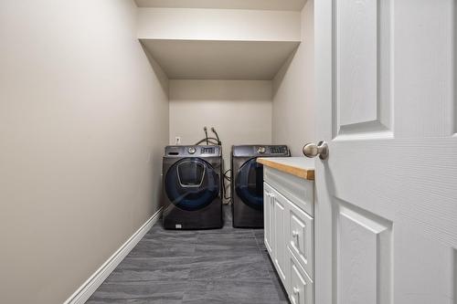 2424 Crawford Street, Creston, BC - Indoor Photo Showing Laundry Room