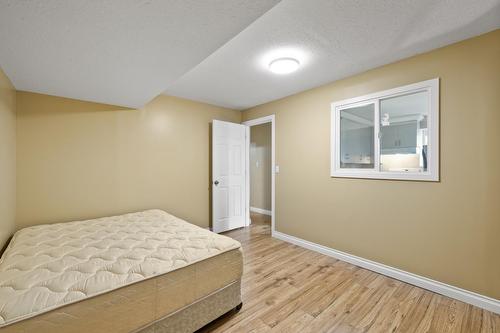 2424 Crawford Street, Creston, BC - Indoor Photo Showing Bedroom