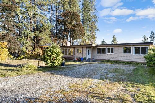 2424 Crawford Street, Creston, BC - Outdoor