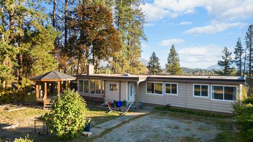 2424 Crawford Street, Creston, BC - Outdoor With View