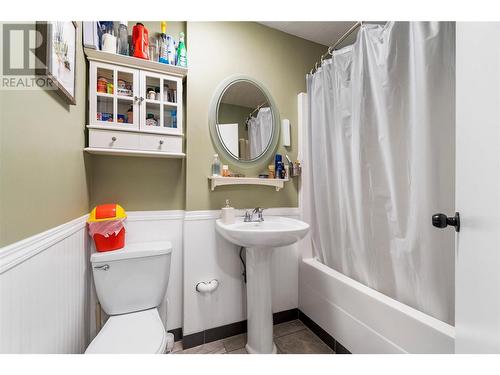 3961 20 Avenue Se, Salmon Arm, BC - Indoor Photo Showing Bathroom
