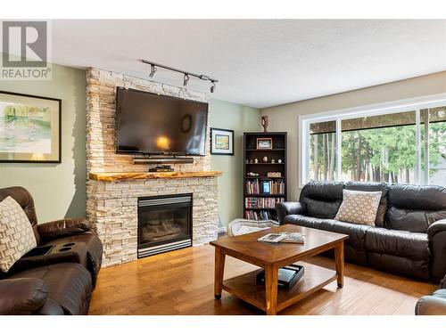 3961 20 Avenue Se, Salmon Arm, BC - Indoor Photo Showing Living Room With Fireplace