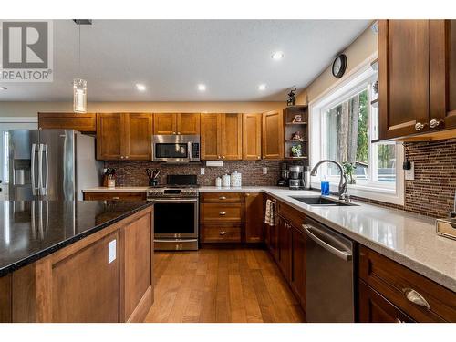 3961 20 Avenue Se, Salmon Arm, BC - Indoor Photo Showing Kitchen