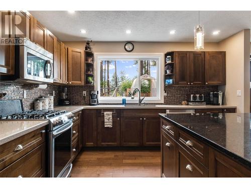 3961 20 Avenue Se, Salmon Arm, BC - Indoor Photo Showing Kitchen With Upgraded Kitchen