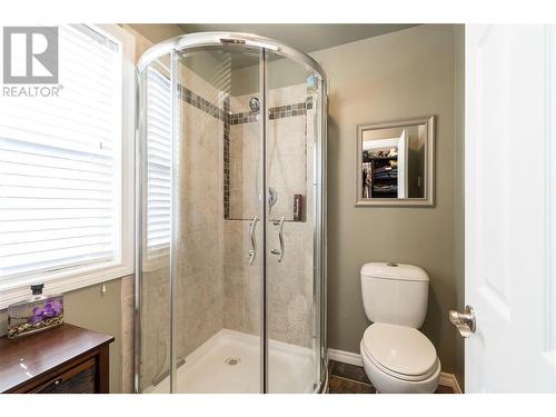 3961 20 Avenue Se, Salmon Arm, BC - Indoor Photo Showing Bathroom