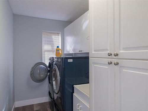 3566 Hidden Oaks Cres, Cobble Hill, BC - Indoor Photo Showing Laundry Room