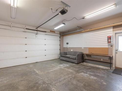 3566 Hidden Oaks Cres, Cobble Hill, BC - Indoor Photo Showing Garage