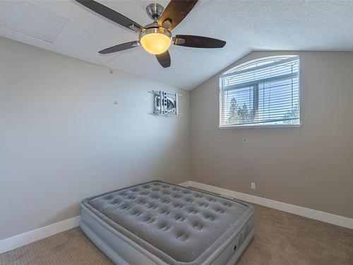 3566 Hidden Oaks Cres, Cobble Hill, BC - Indoor Photo Showing Bedroom